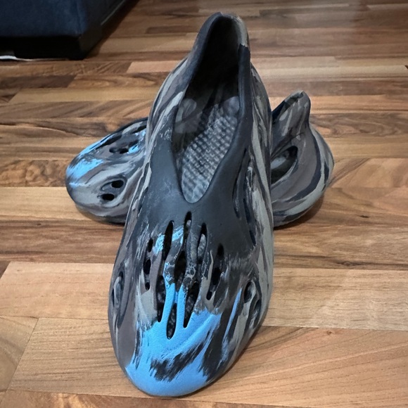 Adidas Yeezy Foam RNR MX Cinder Colorway main image 2